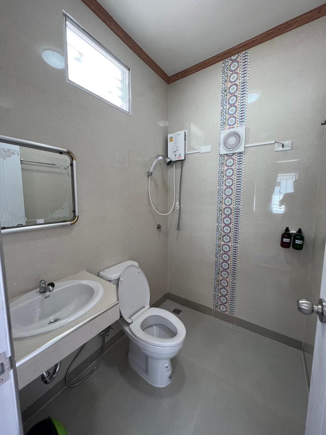 Bualuang Hotel Ang Thong Exterior foto